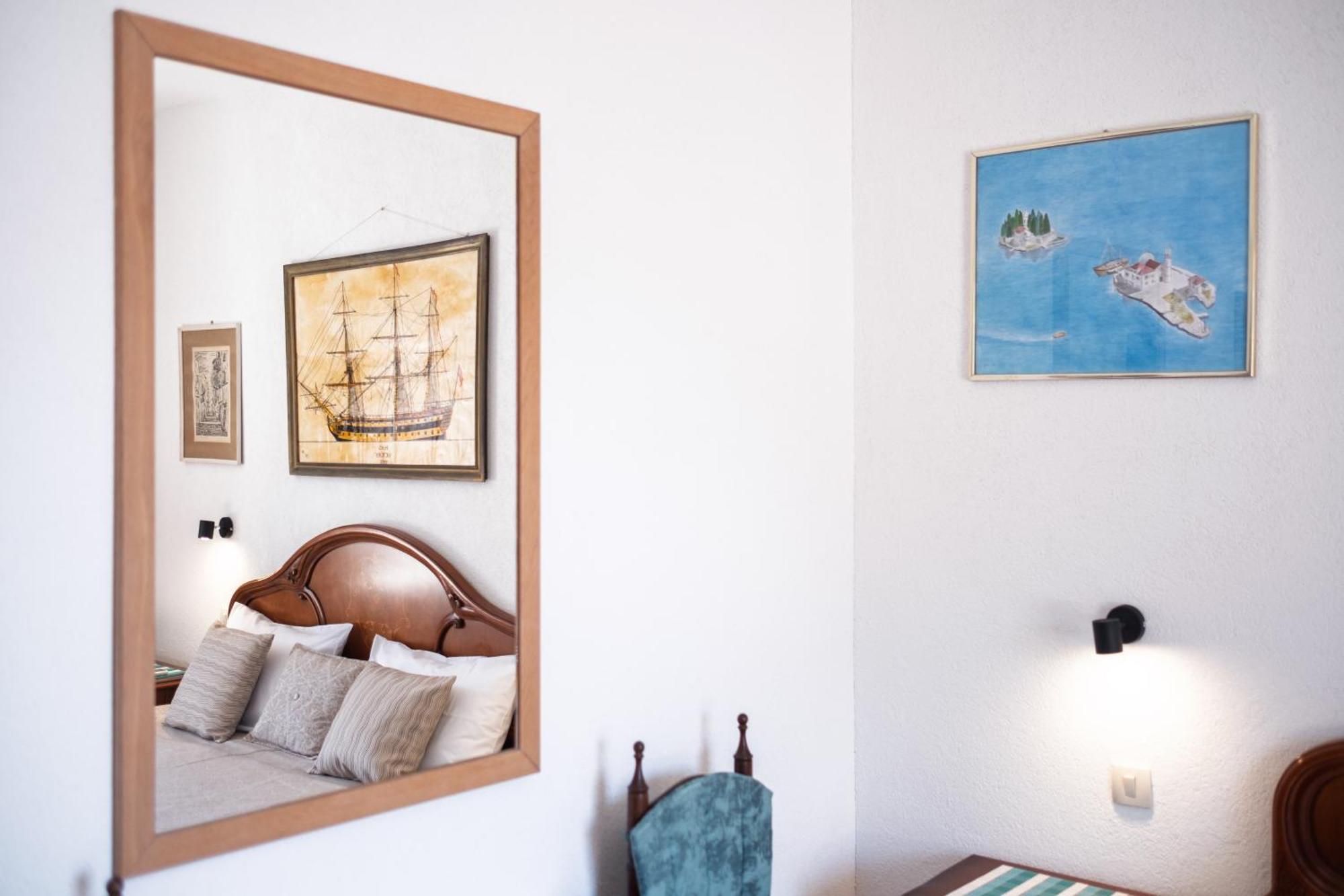 Bluemarine Rooms & Apartments Perast Eksteriør bilde