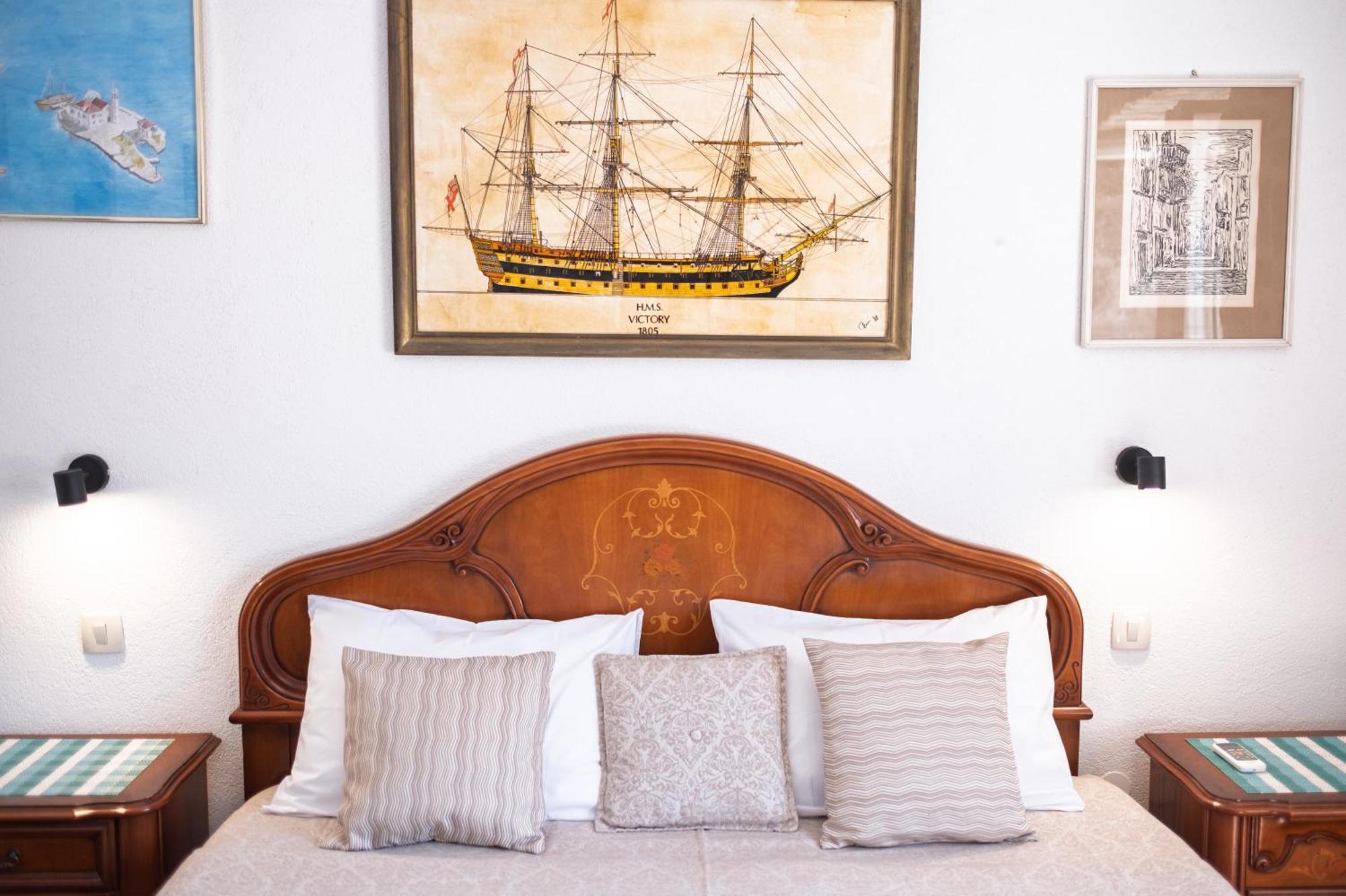 Bluemarine Rooms & Apartments Perast Eksteriør bilde